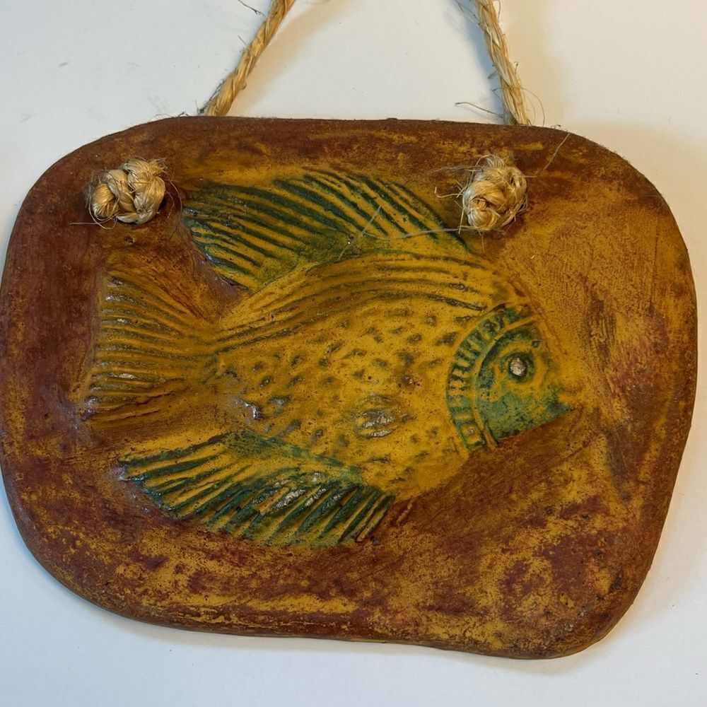 2 Vintage Pottery Fish Wall Hanging - Picture 4 of 8